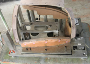 テールランプ組立検具